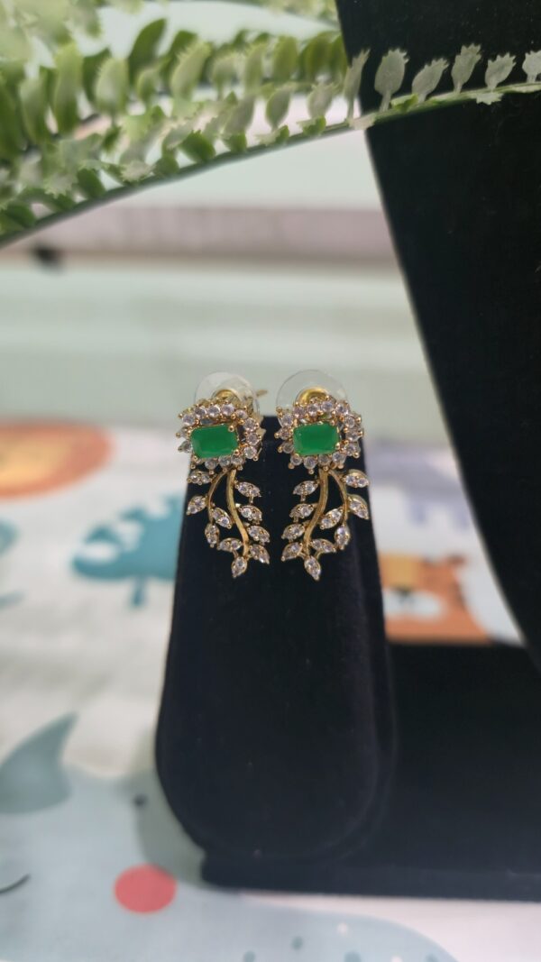 Elegant Green Stone Leaf Choker Necklace Set - Image 4