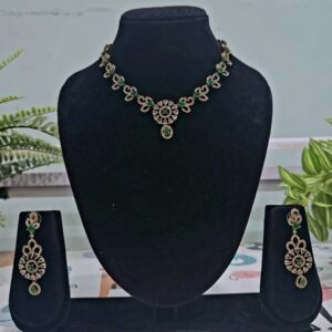 Elegant Green Stone Leaf Design Necklace Set