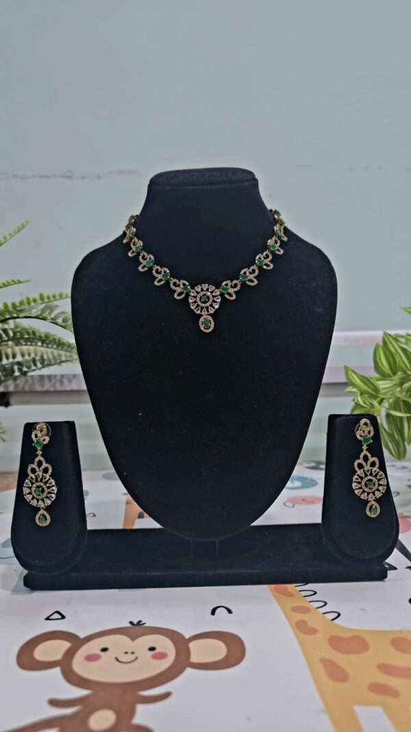Elegant Green Stone Leaf Design Necklace Set