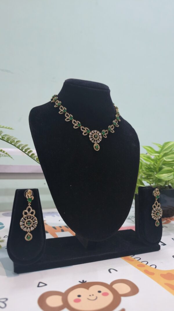 Elegant Green Stone Leaf Design Necklace Set - Image 2