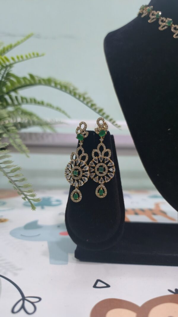 Elegant Green Stone Leaf Design Necklace Set - Image 4