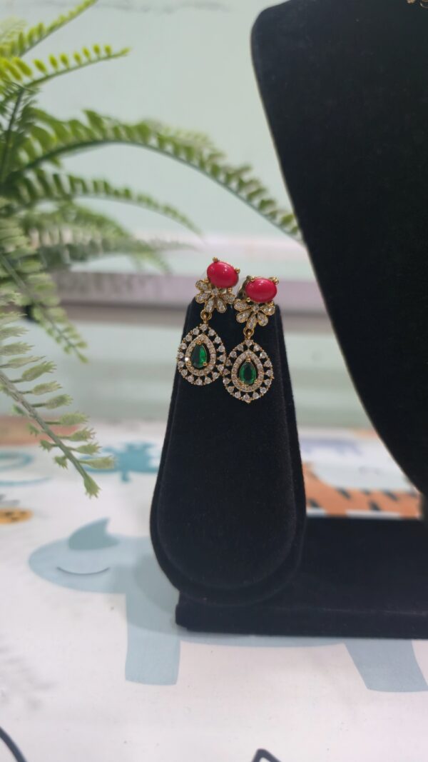 Mehendi Polish Coral Necklace with Green Stone Locket - Image 5