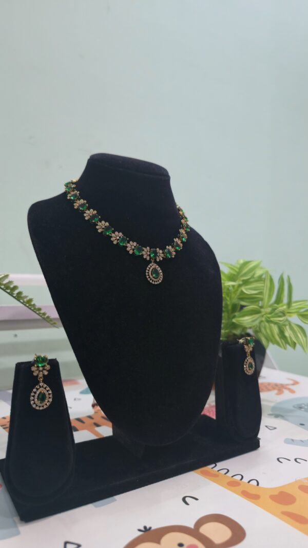 Mehendi Polish Green Stone Necklace Set - Image 3