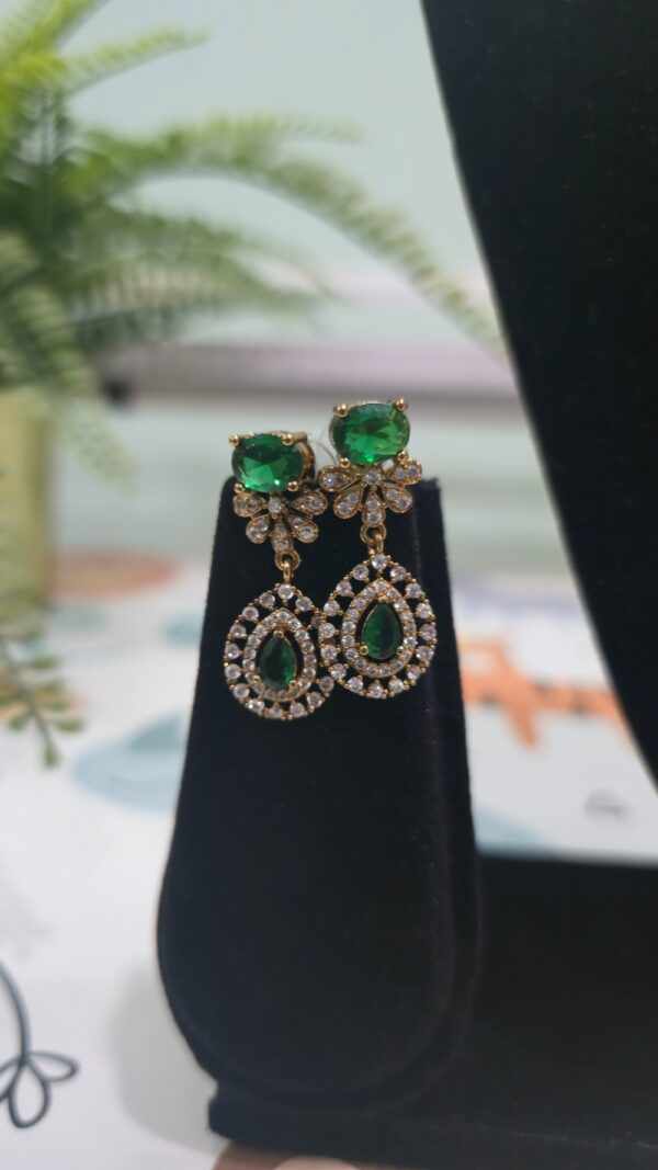 Mehendi Polish Green Stone Necklace Set - Image 4