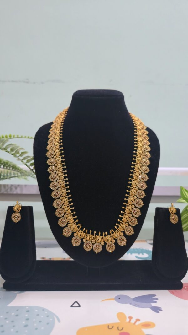 Traditional Butta Mala Necklace Set